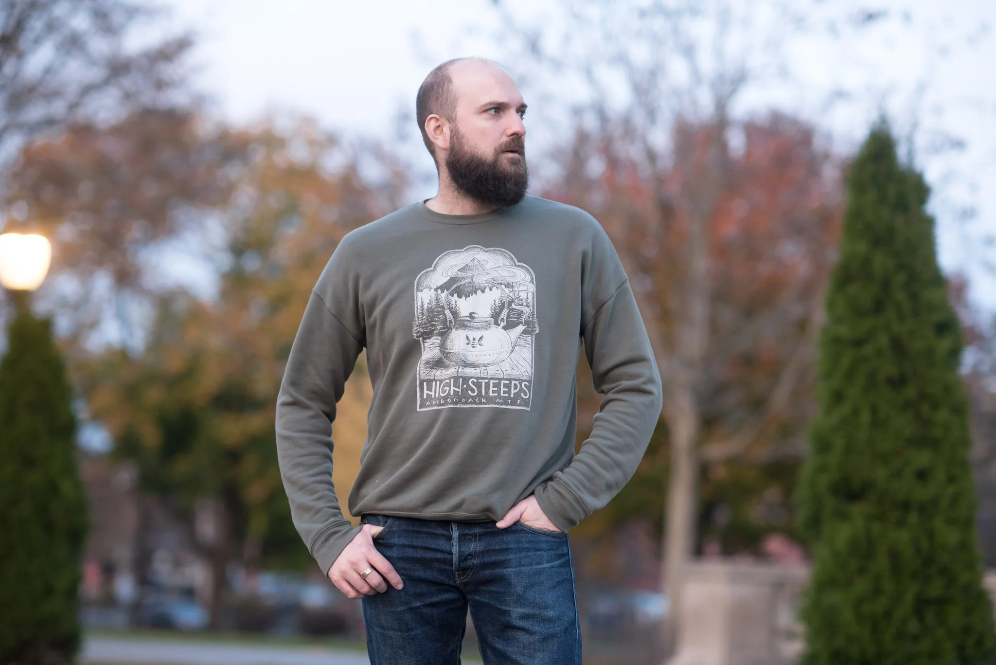 High Steeps Sweatshirt in Olive Green